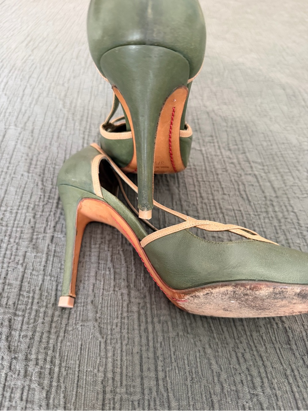 Valentino Olive Green and Tan Pointed Toe Pumps Made in Italy Vintage Classy - Picture 6 of 6